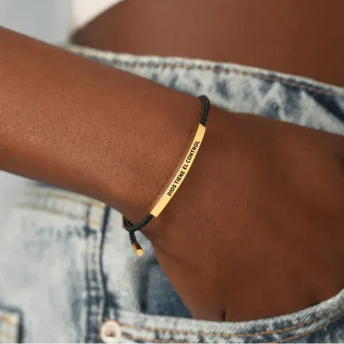 Faith Message Bracelet "God Is in Control" – Gift with Purpose